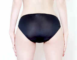 Silk_Panties_Hip_Hugger_Black_Back_a3.jpg (24249 bytes)